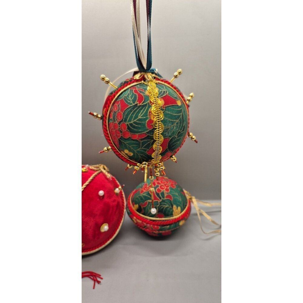 Lot of 4 Vintage Handmade Push Pin Beaded Ball Christmas Tree Ornaments - Picture 5 of 10